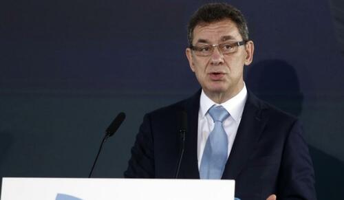 CEO i Pfizer thotë se vaksina vjetore për COVID do të ishin një “situatë ideale”