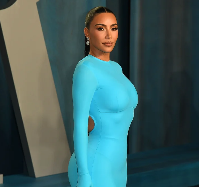 Kim Kardashian thotë se do të hante edhe ‘m..’ për të qëndruar e re